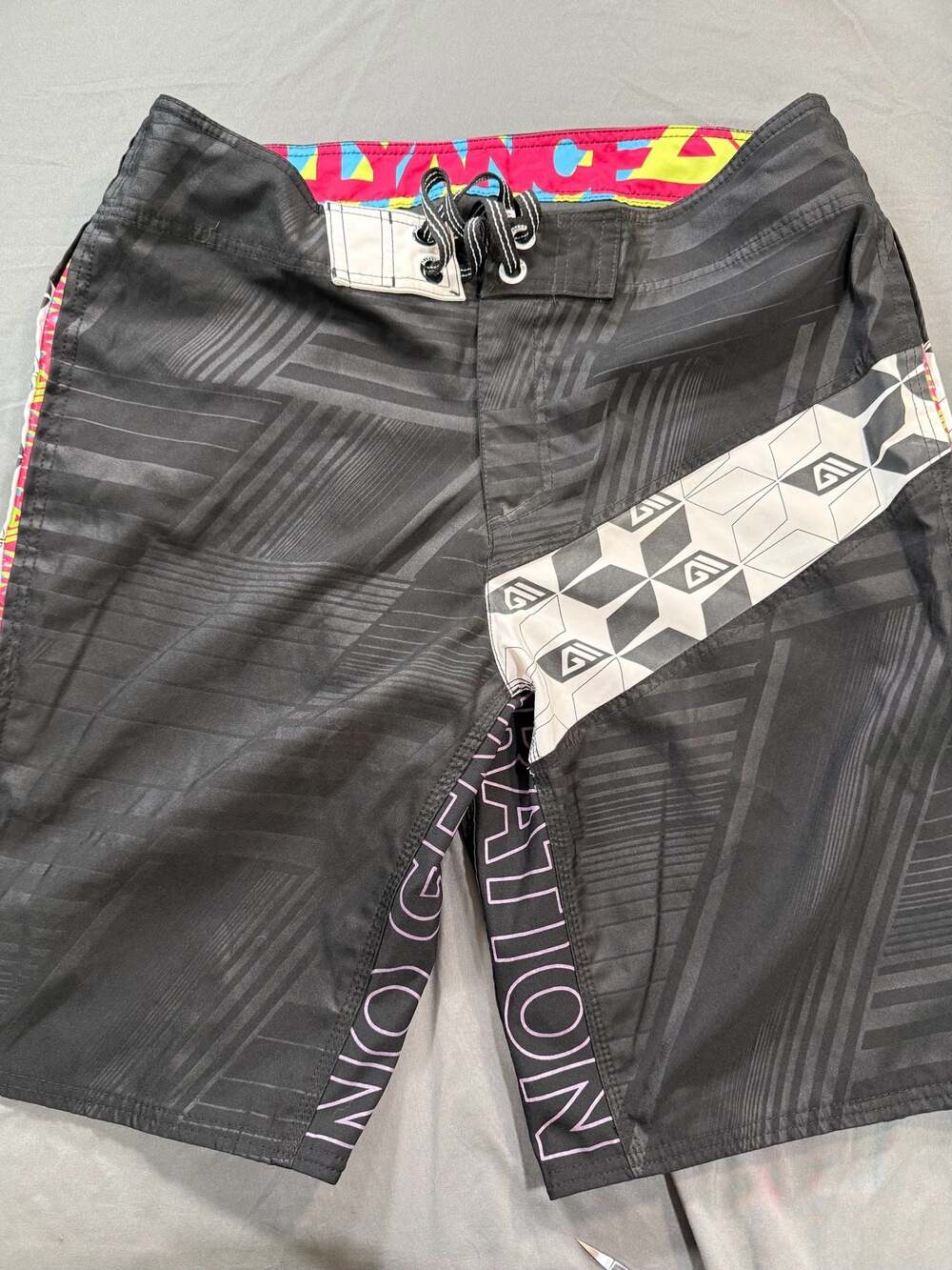 Allyance Acid Re-Flex Board Shorts Size 38 Black White